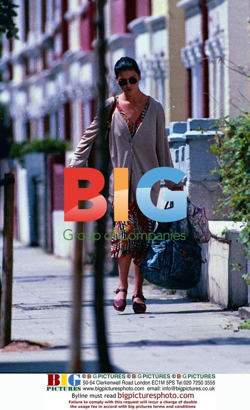 Catherine Zeta Jones shopping with mother and daughter