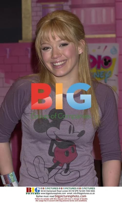 Hilary Duff Signs 'Lizzie McGuire' CD