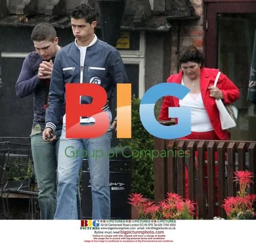 Cristiano Ronaldo leaves restaurant with family