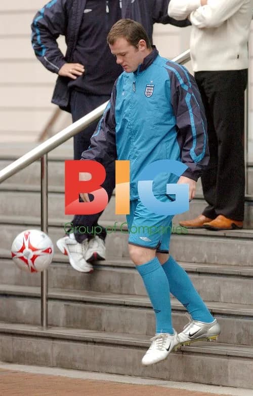 Rooney and Beckham leave England hotel