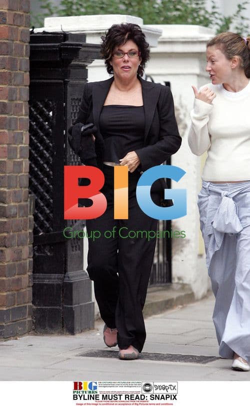 Ruby Wax adjusts support during London stroll