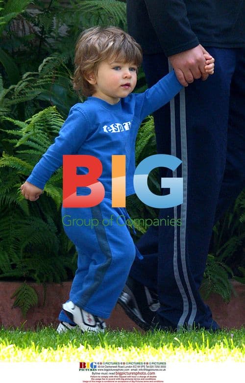 Russell Crowe picks up son from school