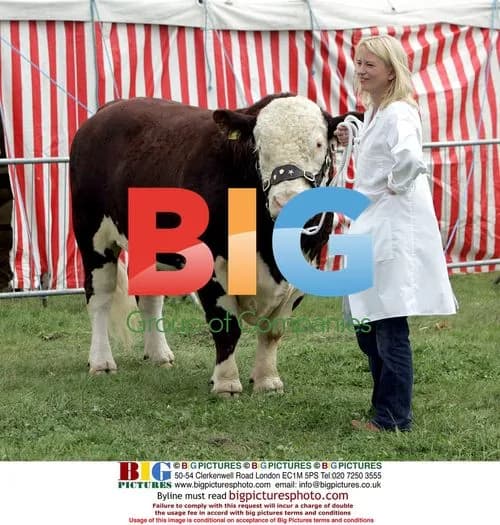 Sara Cox Supports Farmer Dad at Royal Lancs Show
