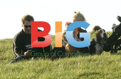 Sara Cox and daughter Lola in London park