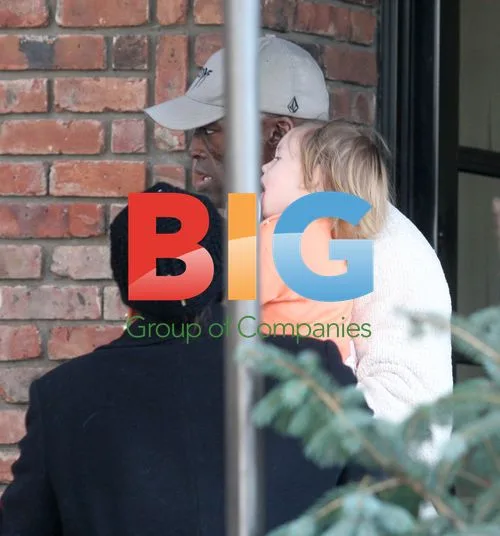 Heidi Klum Leaves NYC With Baby, Kisses Seal Goodbye