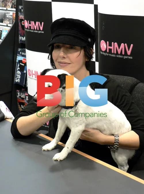 Singer Sharleen Spiteri opens HMV store