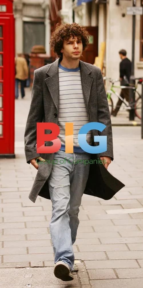 Simon Amstell grabs sandwich in Soho