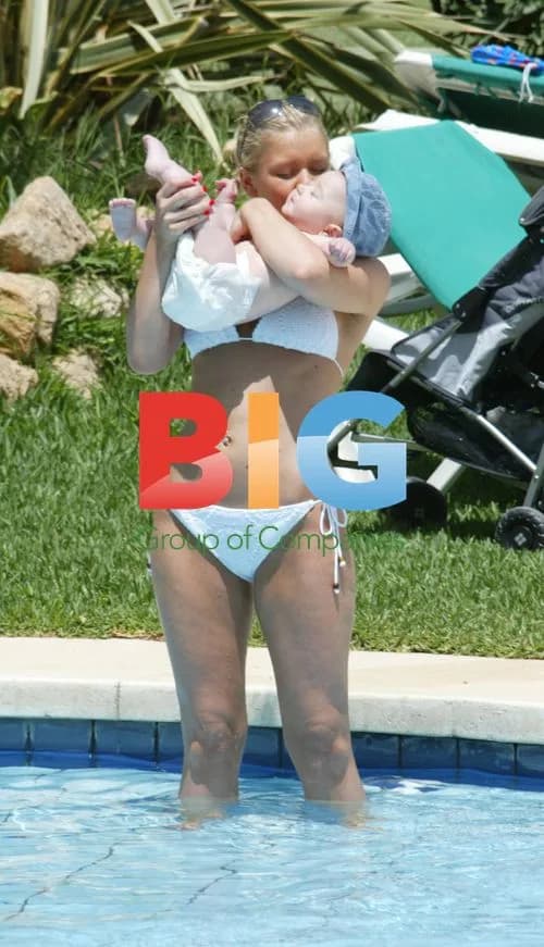 Singer Suzanne Shaw and child on holiday in Grand Canaries