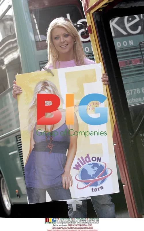 Tara Reid rides London double decker