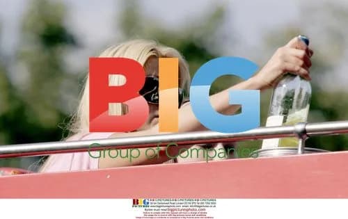 Tara Reid on London bus tour