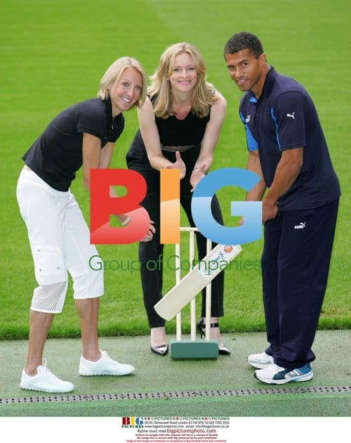 Paula Radcliffe and Jason Robinson at Chelsea Football Ground