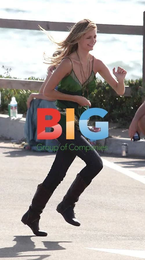 Mischa Barton and Rachel Bilson film for The OC