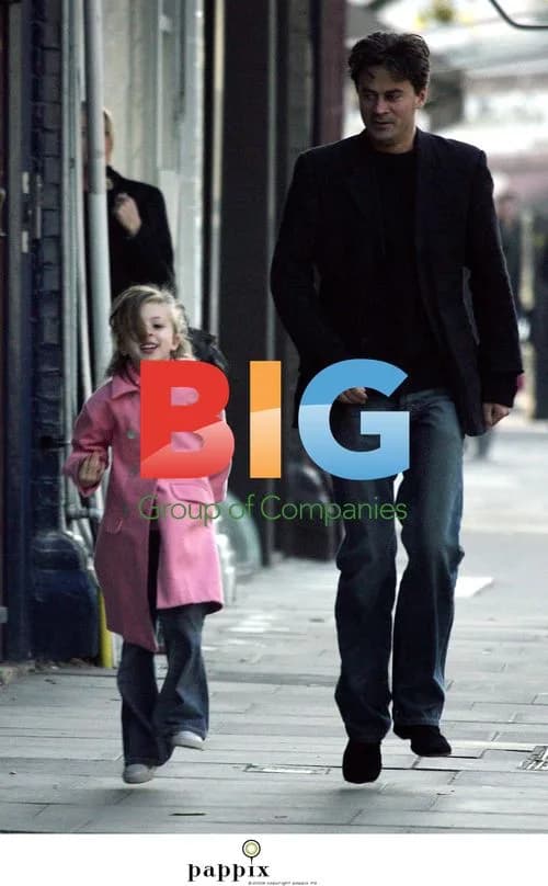 Tina Hobley Spotted With Boyfriend And Daughter