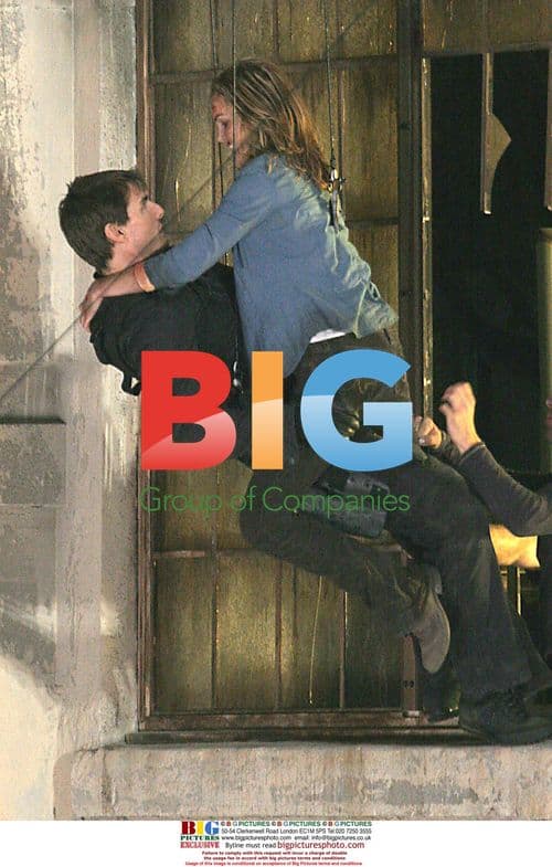 Tom Cruise and Keri Russel filming MI3 scene