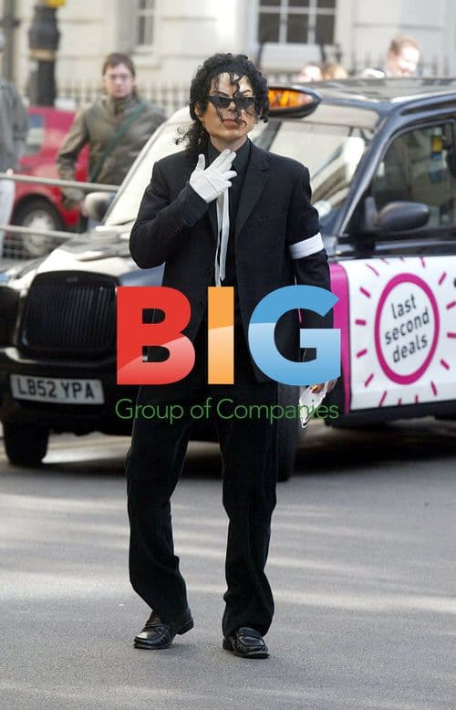 Michael Jackson fans wait outside Dorchester Hotel