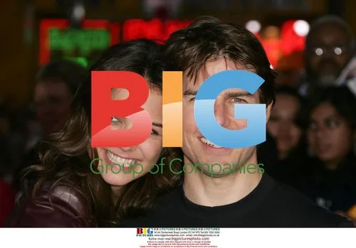 Tom Cruise and Katie Holmes at 'War Of The Worlds' premiere