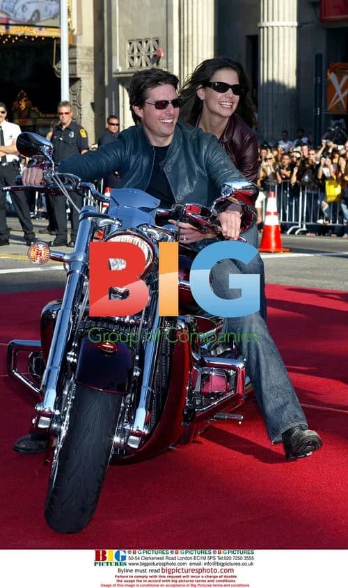 Tom Cruise and Katie Holmes at 'War Of The Worlds' Premiere