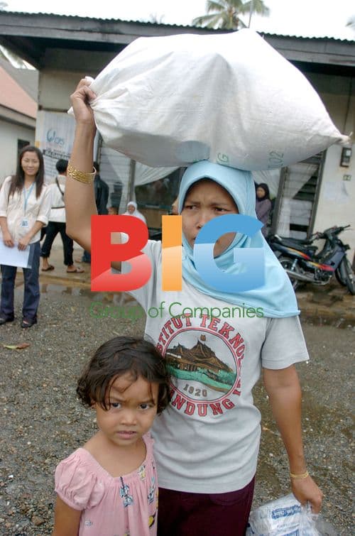 Achehnese Tsunami Survivors Receive Food Aid