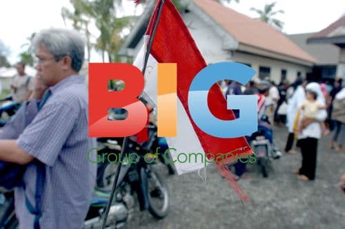 Tsunami survivors receive aid in Indonesia