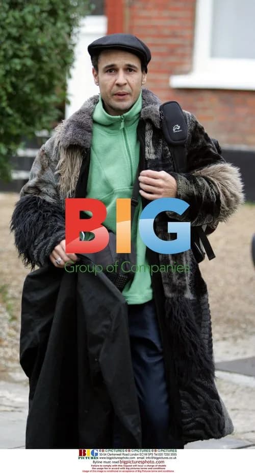X Factor Contestants Leaving for Rehearsals