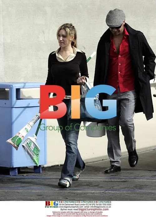 Kelly Brook and Billy Zane Shopping