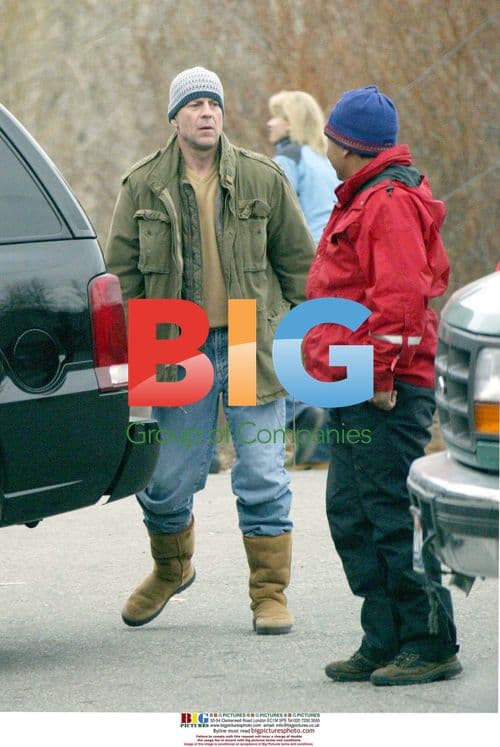 Demi Moore, Ashton Kutcher and Bruce Willis skiing with daughter Rumer