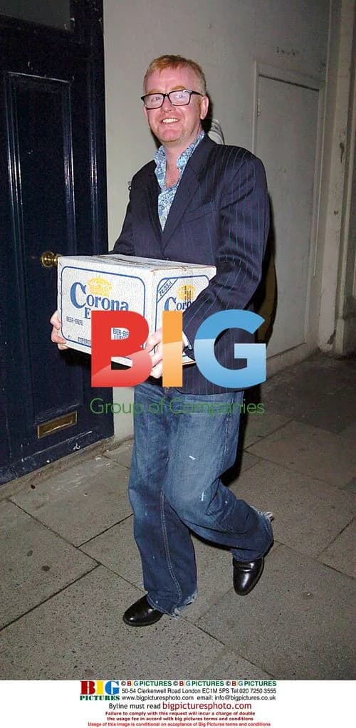Chris Evans leaves London pub with full hands
