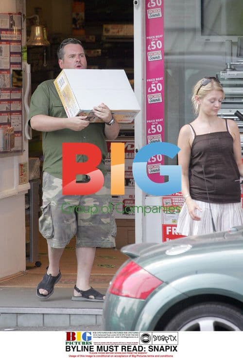 Chris Moyles Shops for DVD Player