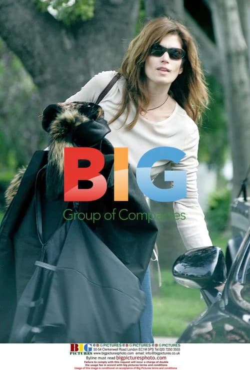 Cindy Crawford picks up friends in Brentwood