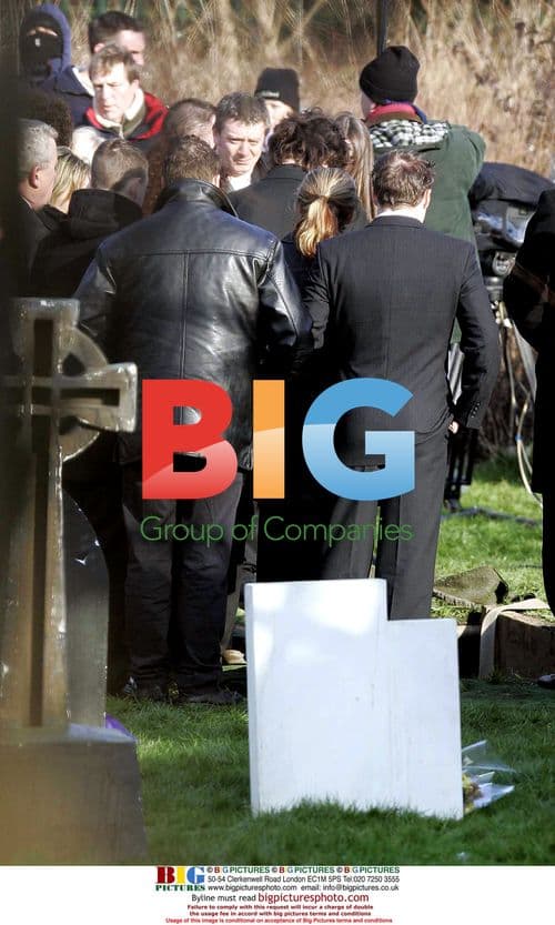 Corrie cast film mechanic's funeral in snow