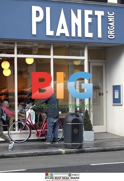 Damon Albarn shopping on push-bike