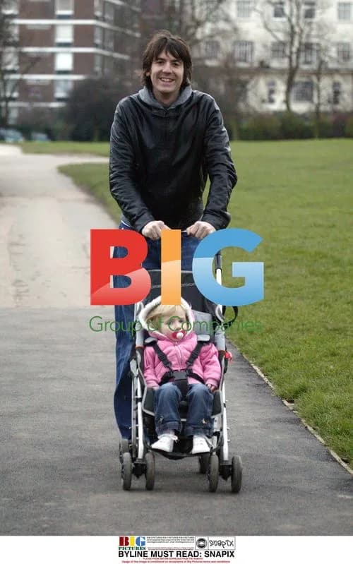 Toploader Dan Hipgrave and Daughter