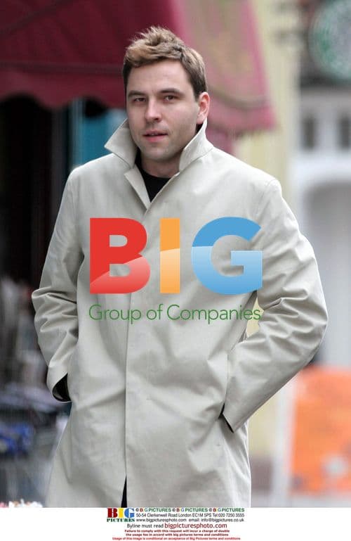 David Walliams Buys Flowers in London