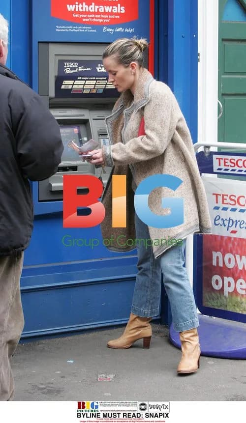 Davinia Murphy Flashes Cash in London