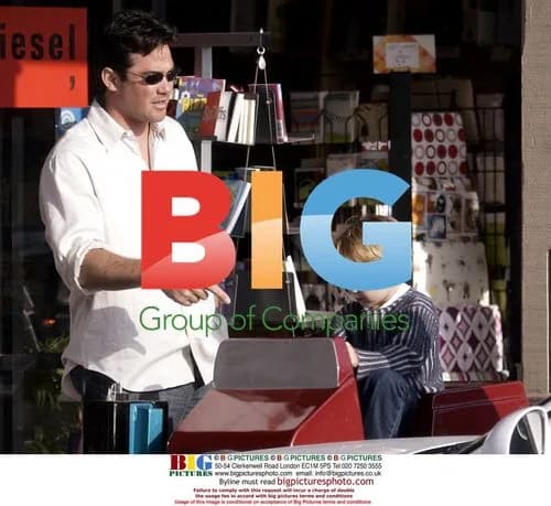 Dean Cain helps elderly woman in Malibu