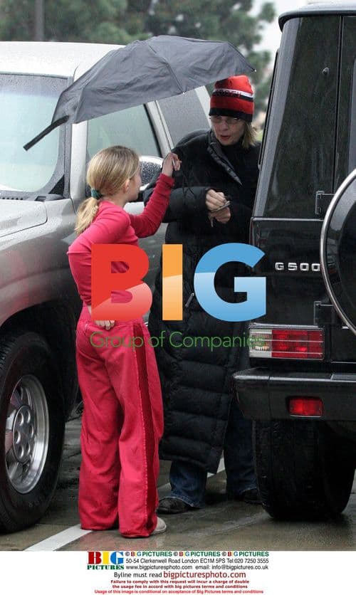 Diane Keaton shops with daughter Dexter