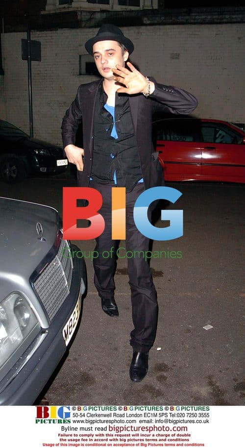 Kate Moss and Peter Doherty at London gig