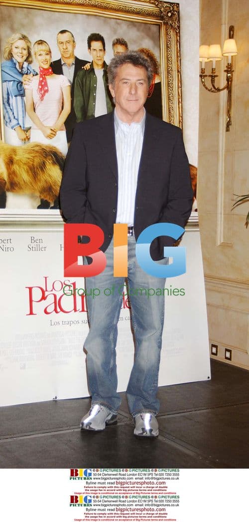 Dustin Hoffman Jokes with Photographers in Madrid