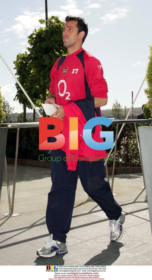 Edu arrives at Arsenal's Welsh hotel