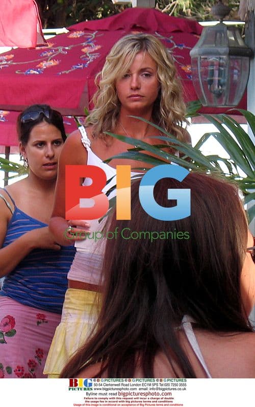 Elize Du Toit on set of 'Triangle'