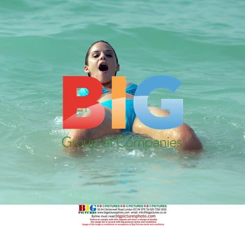 Emily Oldfield takes dip in Dubai