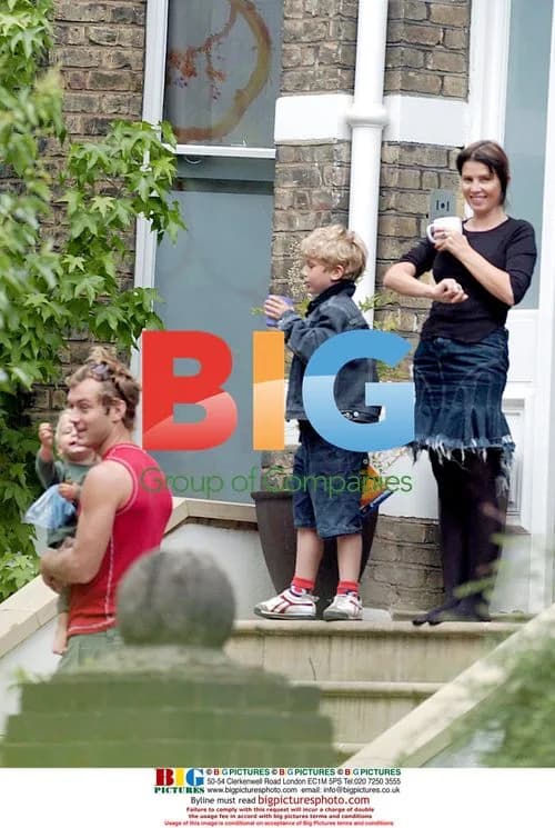 Jude Law Picks Up Kids From Sadie Frost's Home