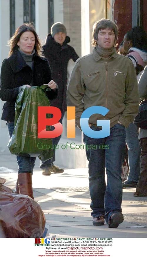Oasis' Noel Gallagher and girlfriend Sara Macdonald shop in Notting Hill