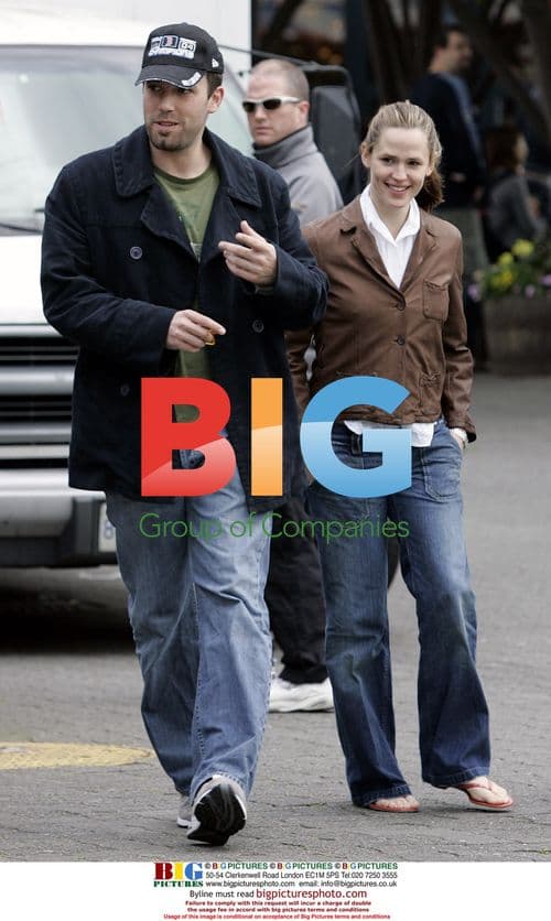 Affleck and Garner Enjoy Outing in Vancouver