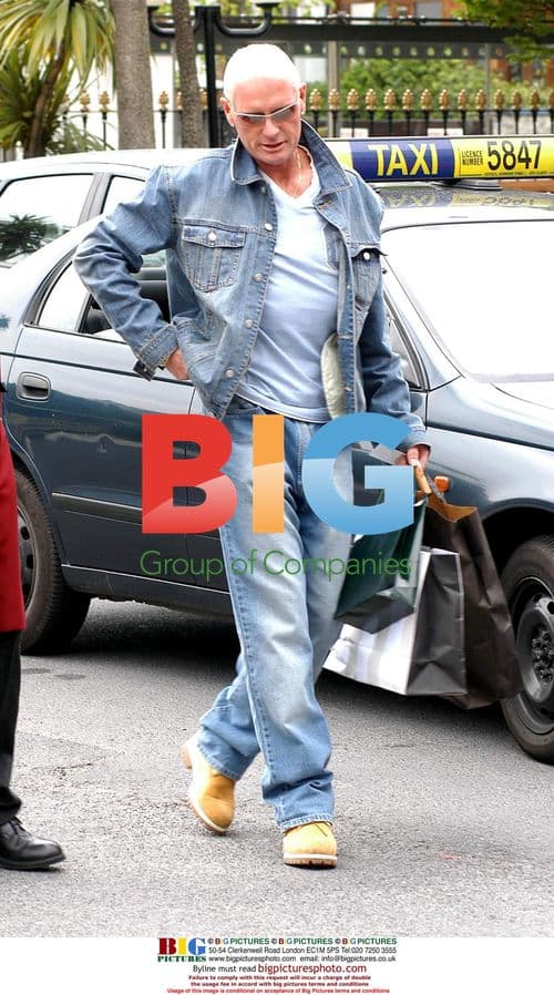 Paul "Gazza" Gascoigne Leaves Hotel