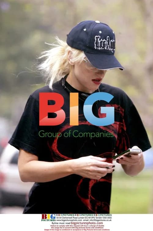 Gwen Stefani Out for a Jog
