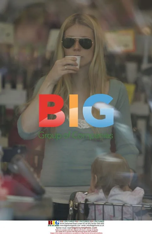 Gwyneth Paltrow shopping with baby Apple