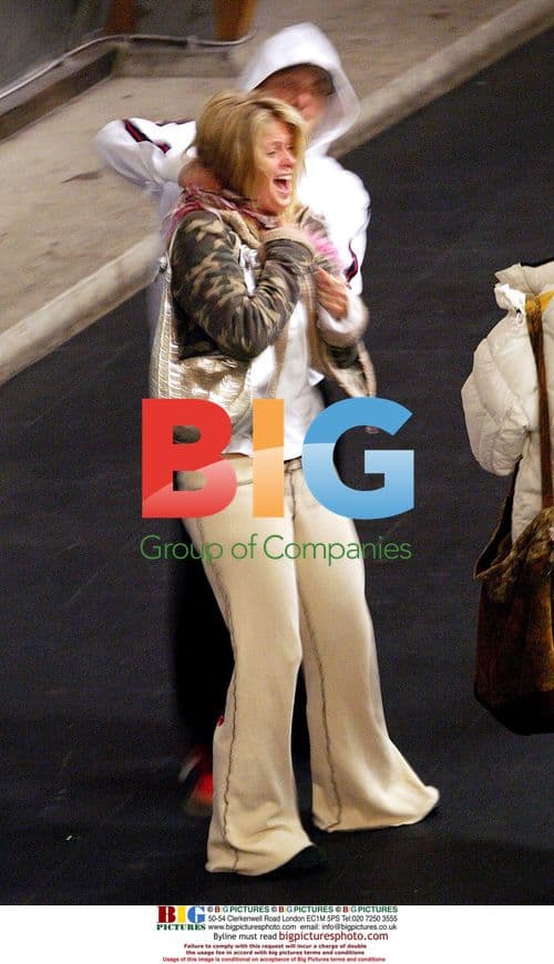 Rachel Hunter and Sean Avery watch son's hockey game