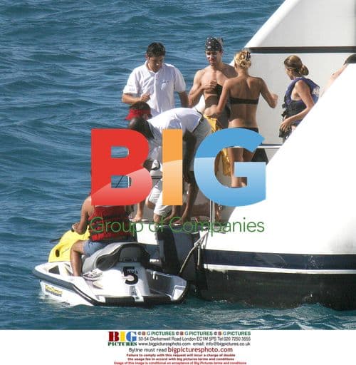 Enrique Iglesias and Anna Kournikova Relaxing in St Barths