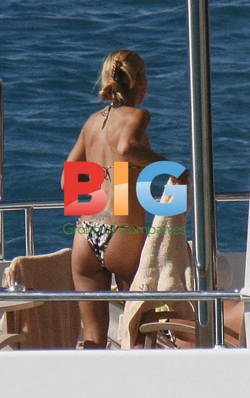 Enrique Iglesias and Anna Kournikova on yacht in St Barths